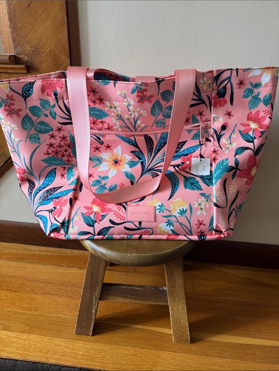 Vera Bradley Handbags - Vera Bradley ReActive
Drawstring Family Tote in the Paradise Bright Coral